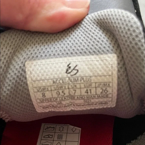 éS Black and Gray Sneakers - Picture 2 of 3